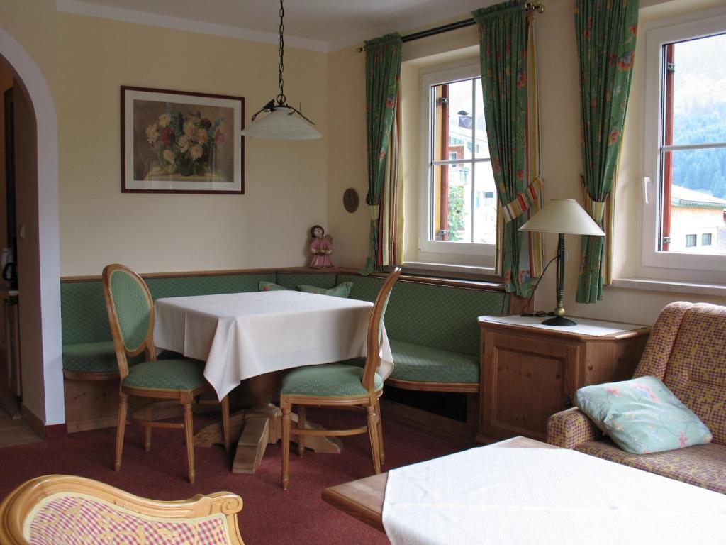 Hotel Triendlhof Zöblen Pokoj fotografie
